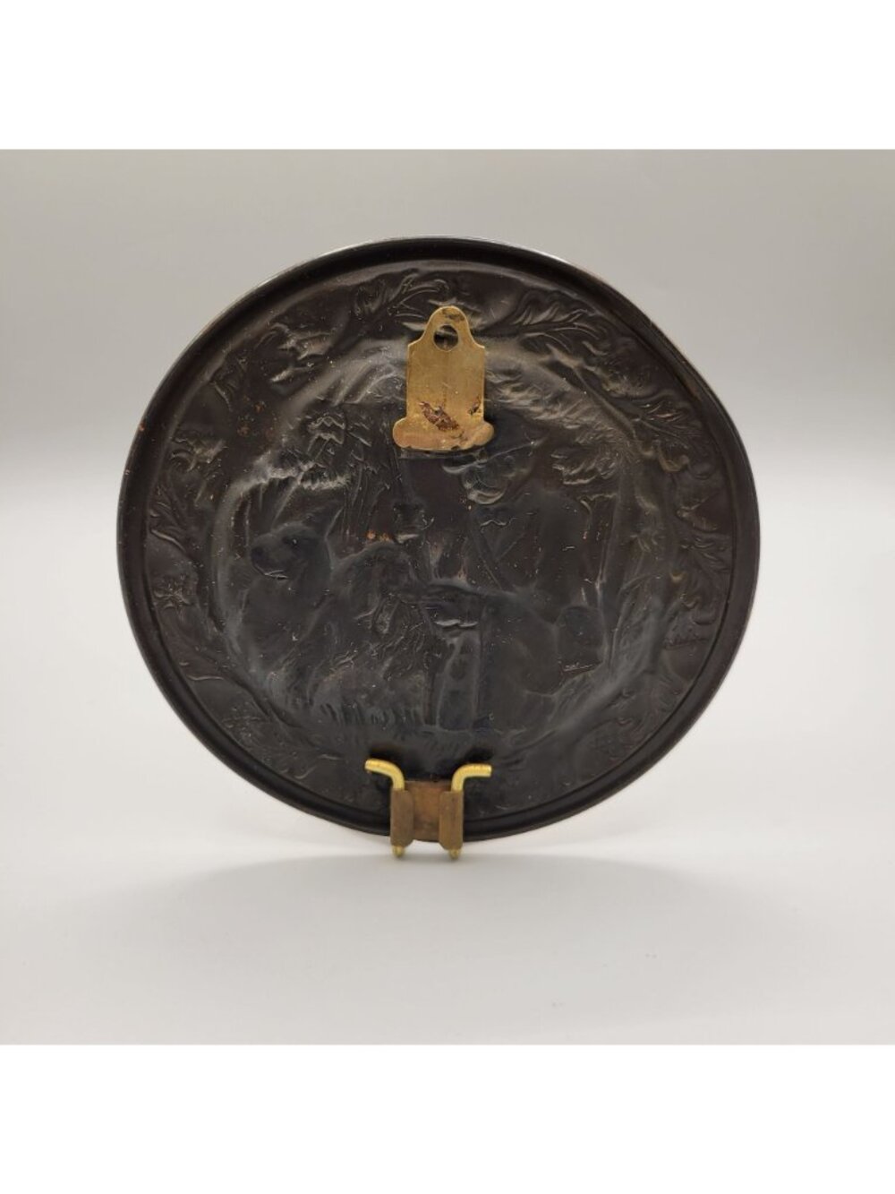 Coppercraft Guild Wall Plaque Pot Holder Hunting Scene Repousse Set of 2 - Picture 6 of 7